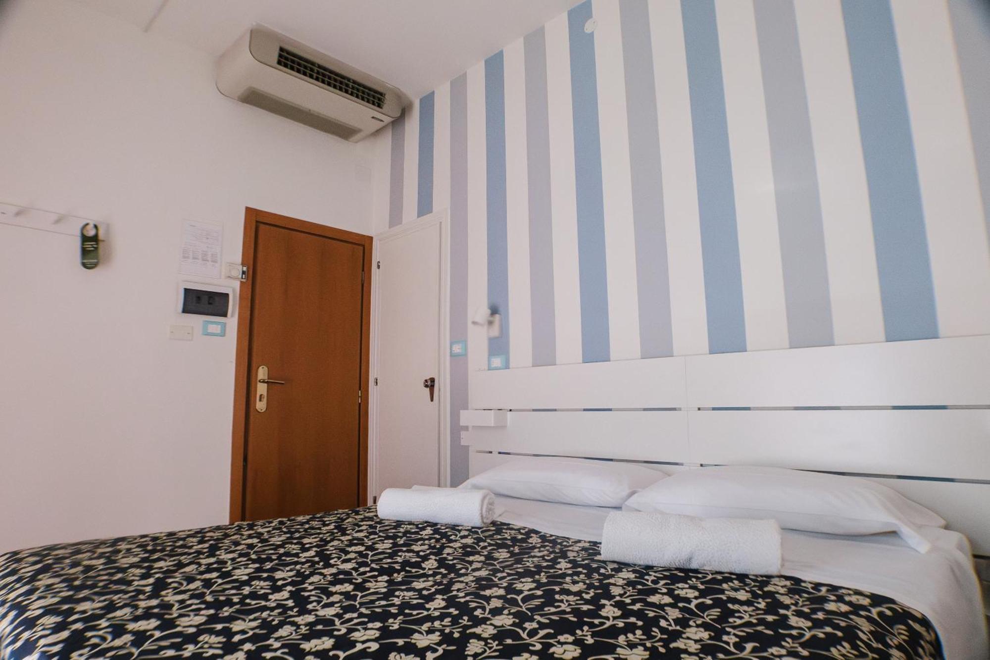 Hotel Jolie Riccione Exterior photo