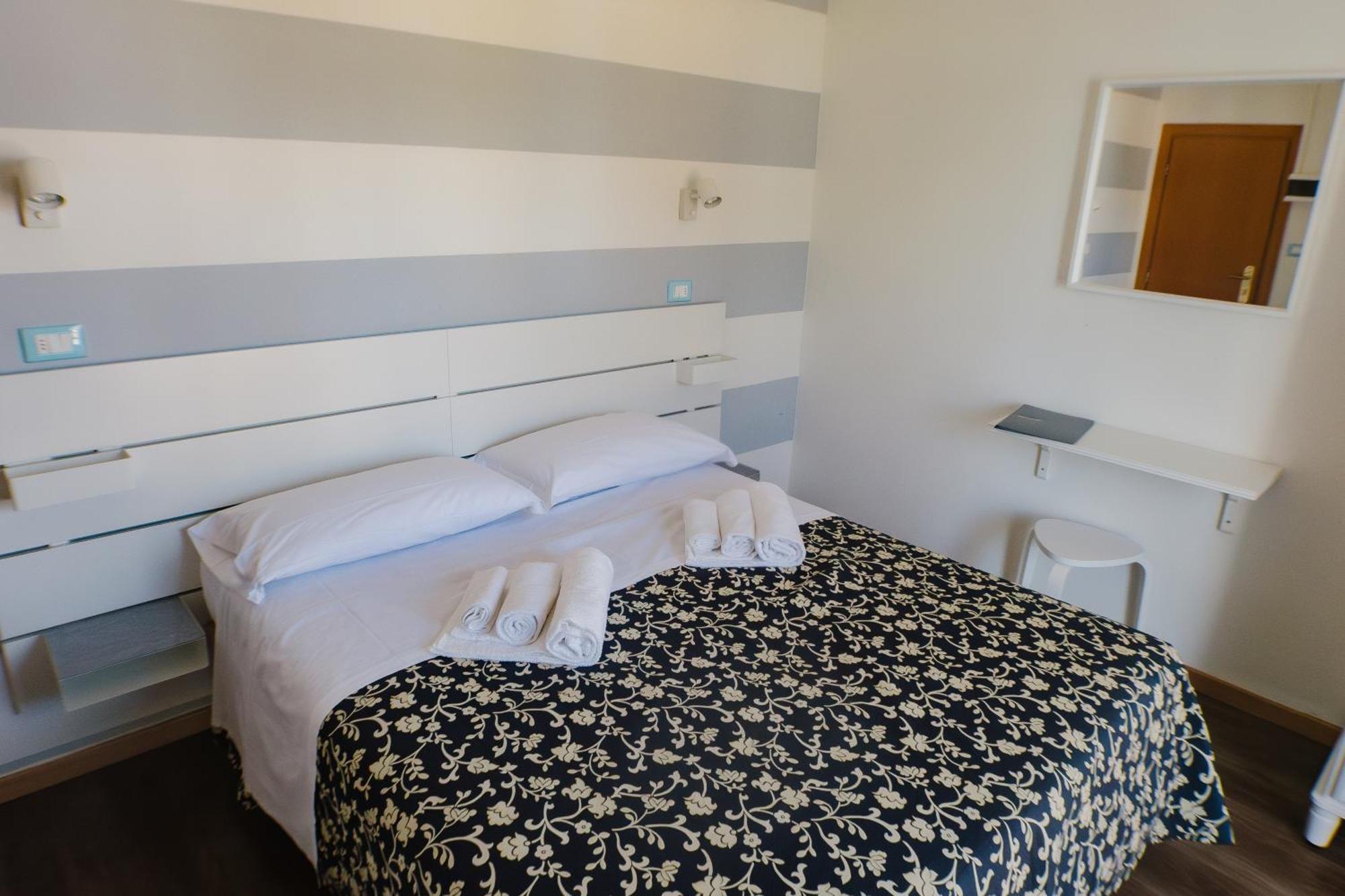 Hotel Jolie Riccione Exterior photo