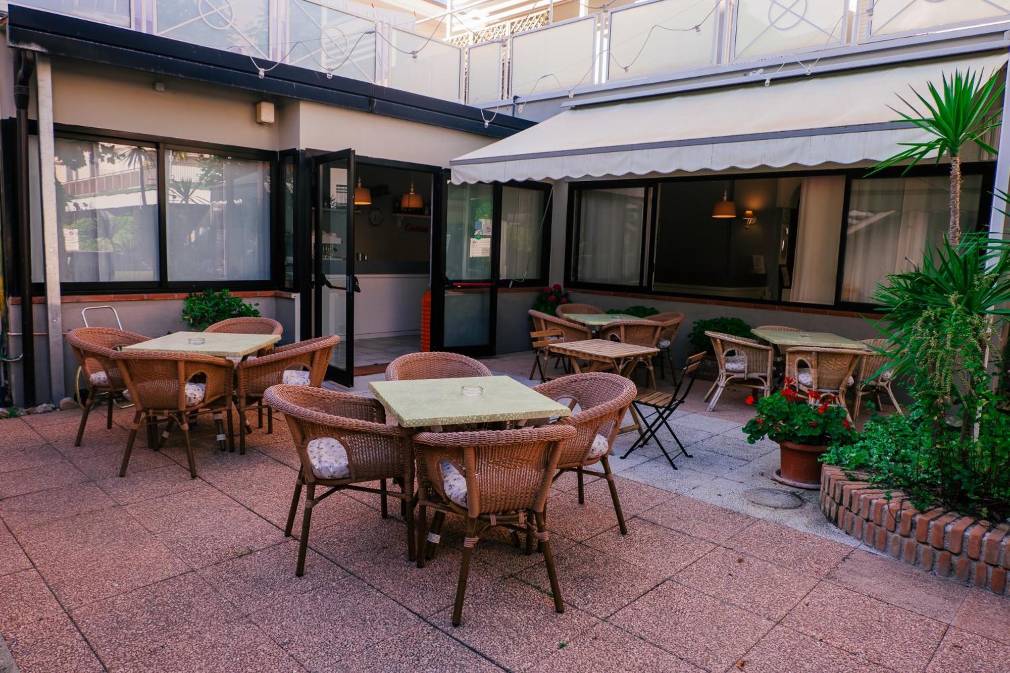 Hotel Jolie Riccione Exterior photo