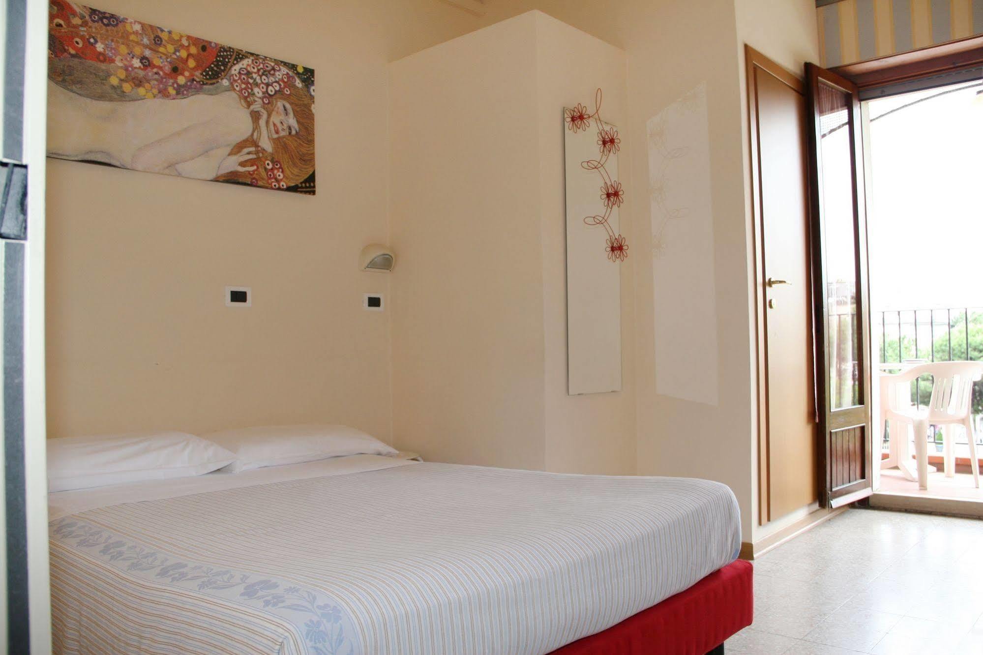 Hotel Jolie Riccione Exterior photo