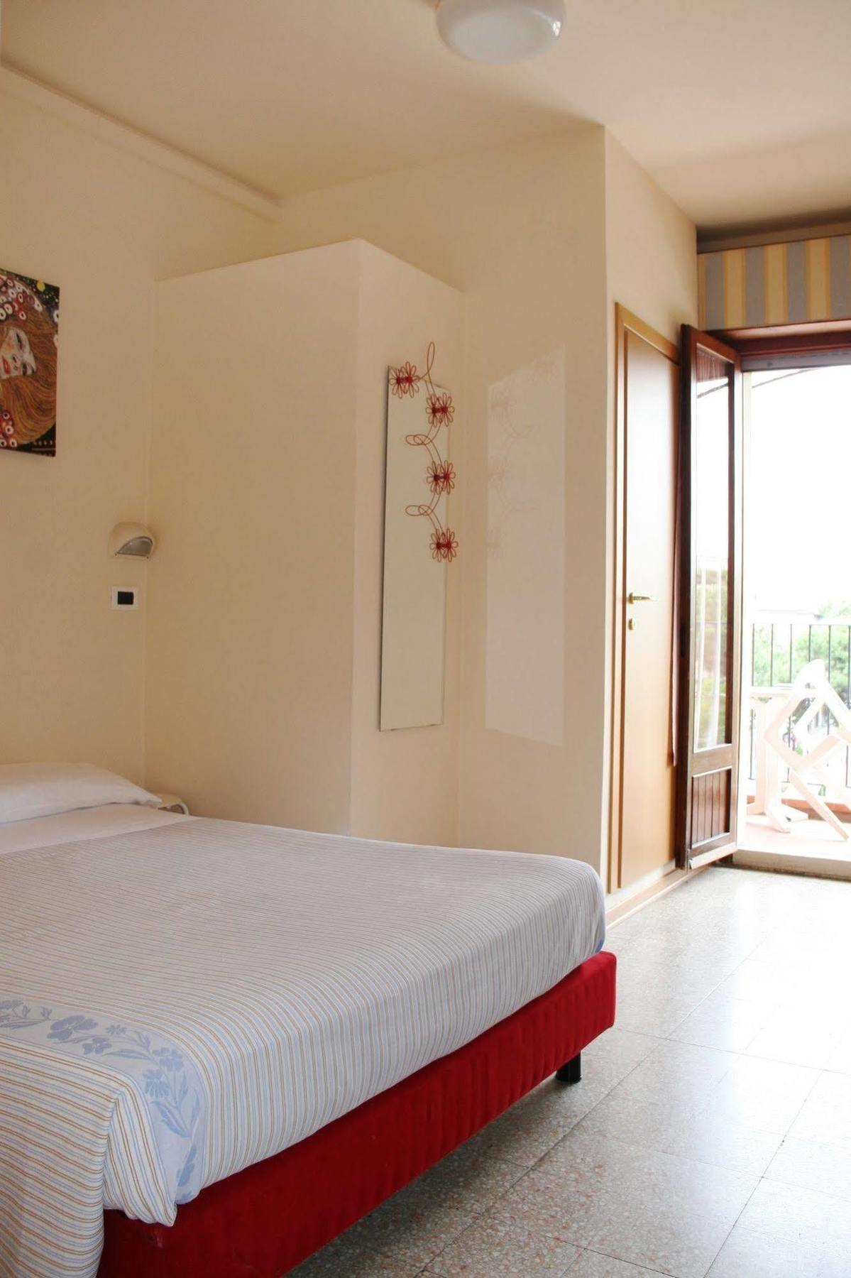 Hotel Jolie Riccione Exterior photo